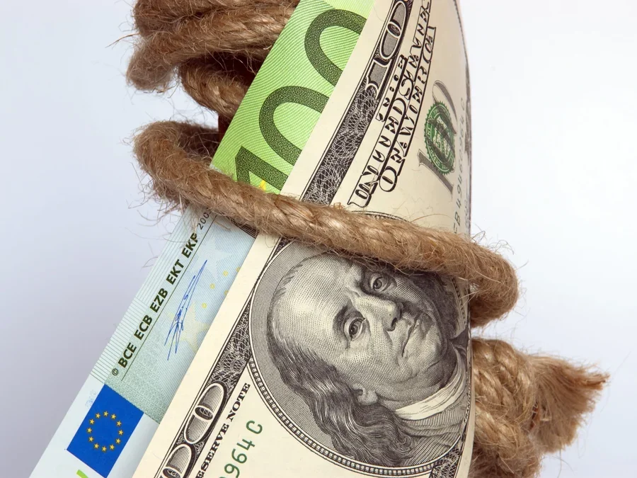 Стоковые фотографии по запросу Доллар и евро